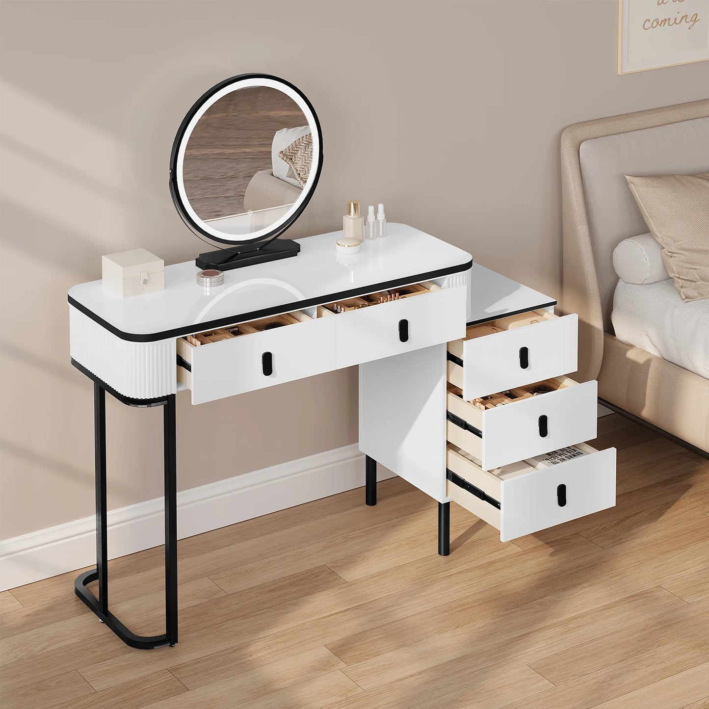 Noir & Blanc Vanity